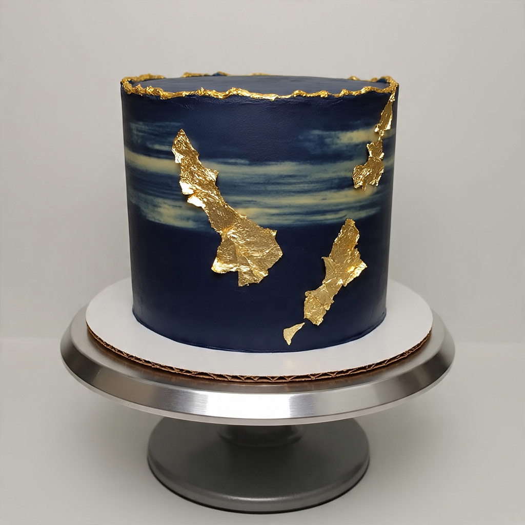 Elegant Navy & Gold Cake