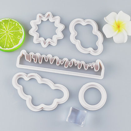 5 Pcs Plastic Nature Cutter Set